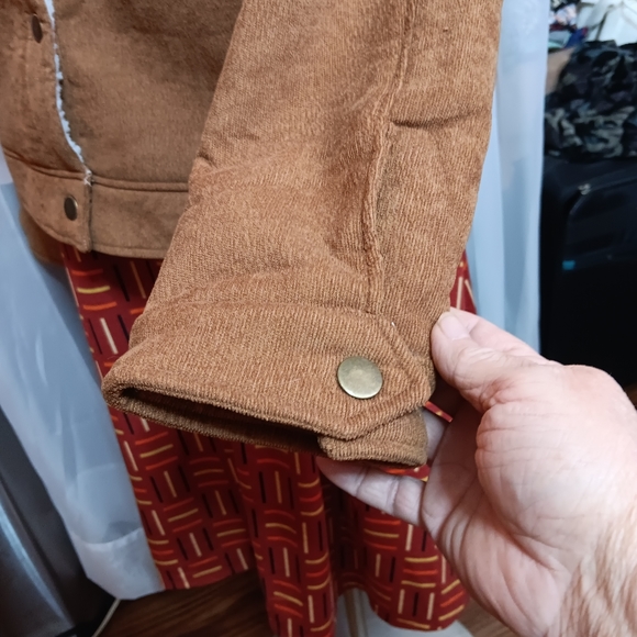 New-Woman corduroy / shearling Jacket with pockets. - Picture 5 of 6